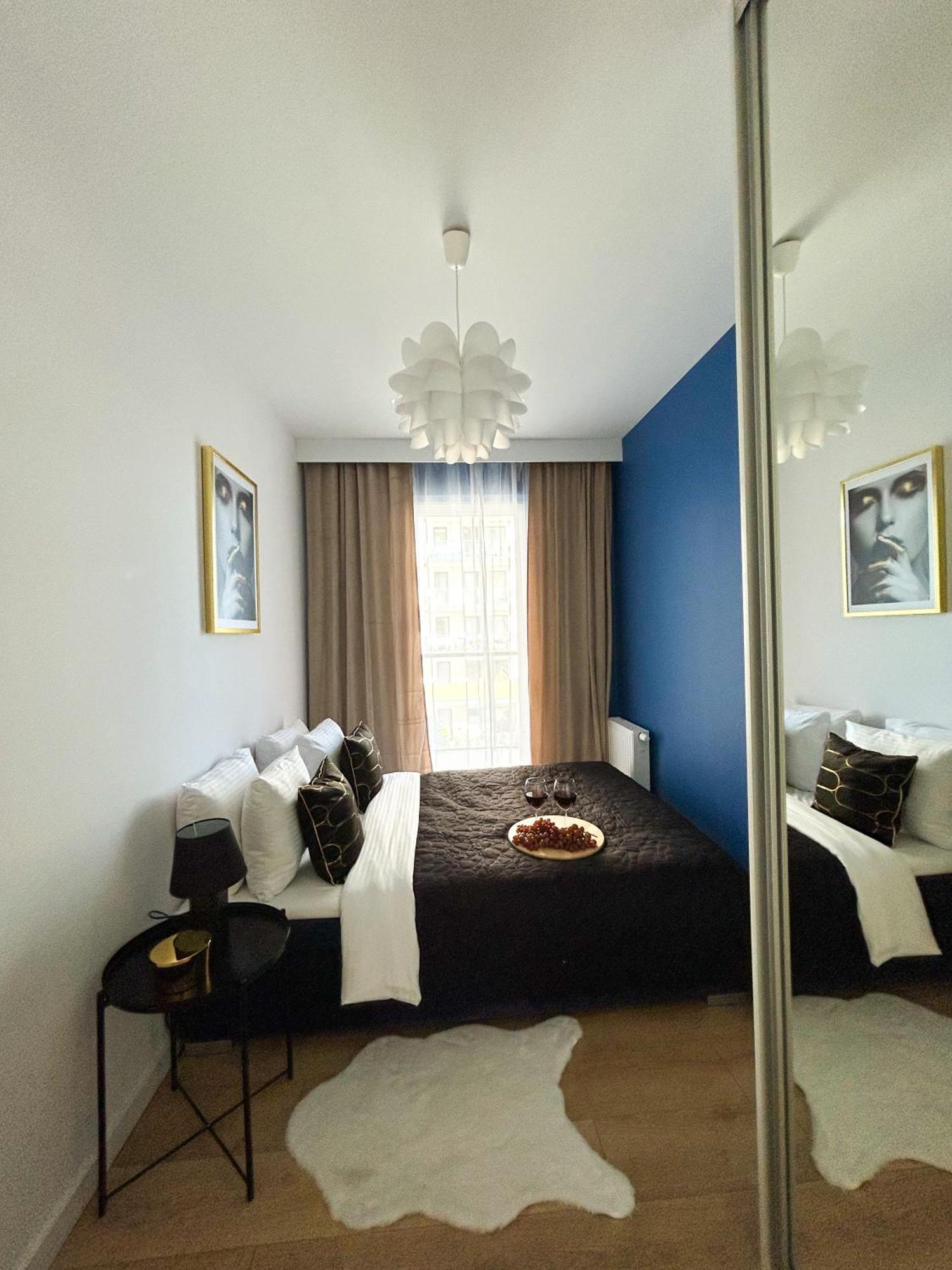 Lumina Stylish 3-Room Apart With Balcony Лодзь Екстер'єр фото