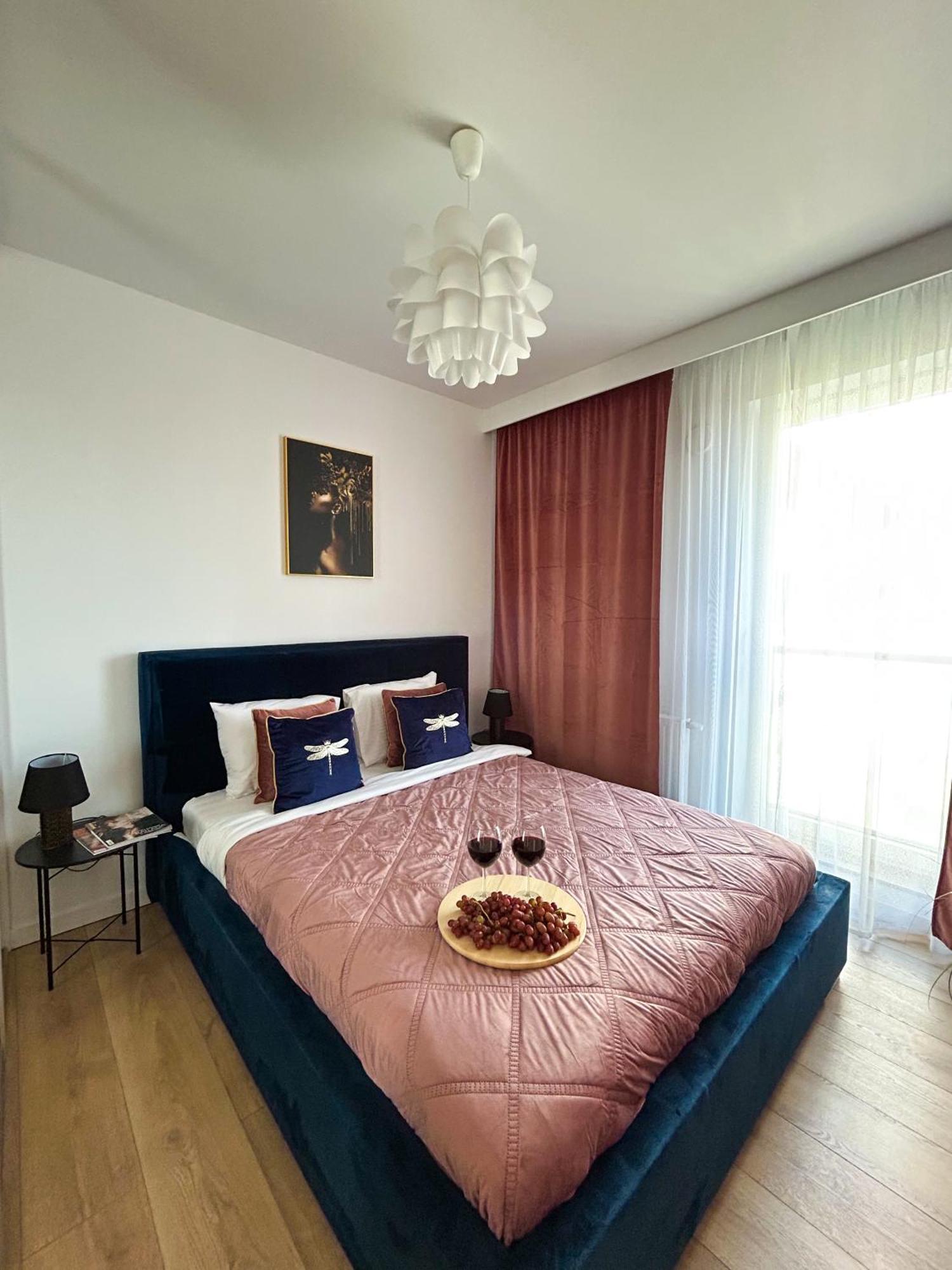 Lumina Stylish 3-Room Apart With Balcony Лодзь Екстер'єр фото