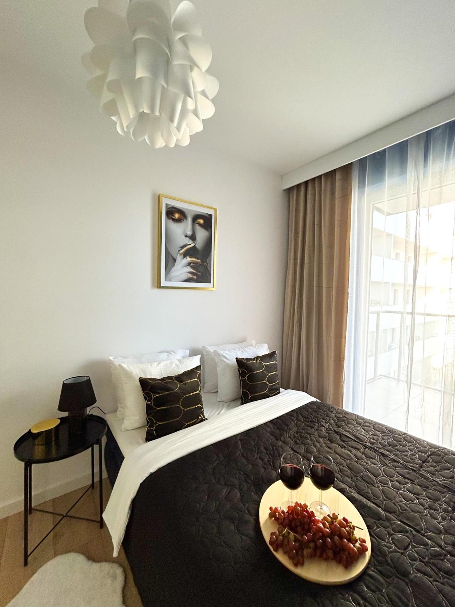 Lumina Stylish 3-Room Apart With Balcony Лодзь Екстер'єр фото