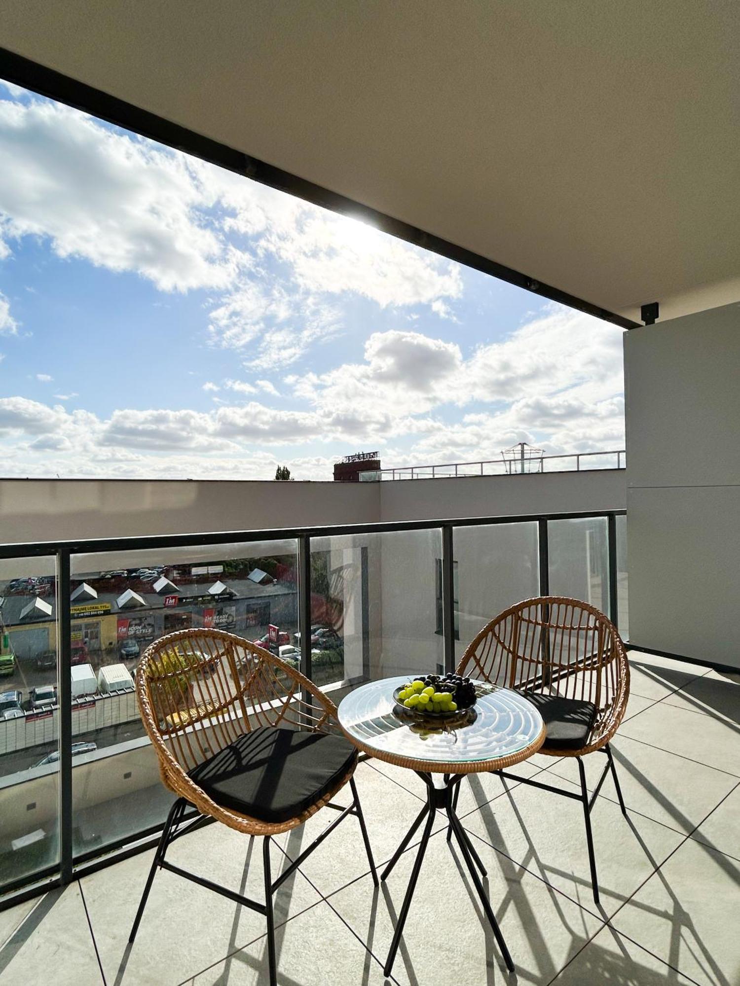 Lumina Stylish 3-Room Apart With Balcony Лодзь Екстер'єр фото
