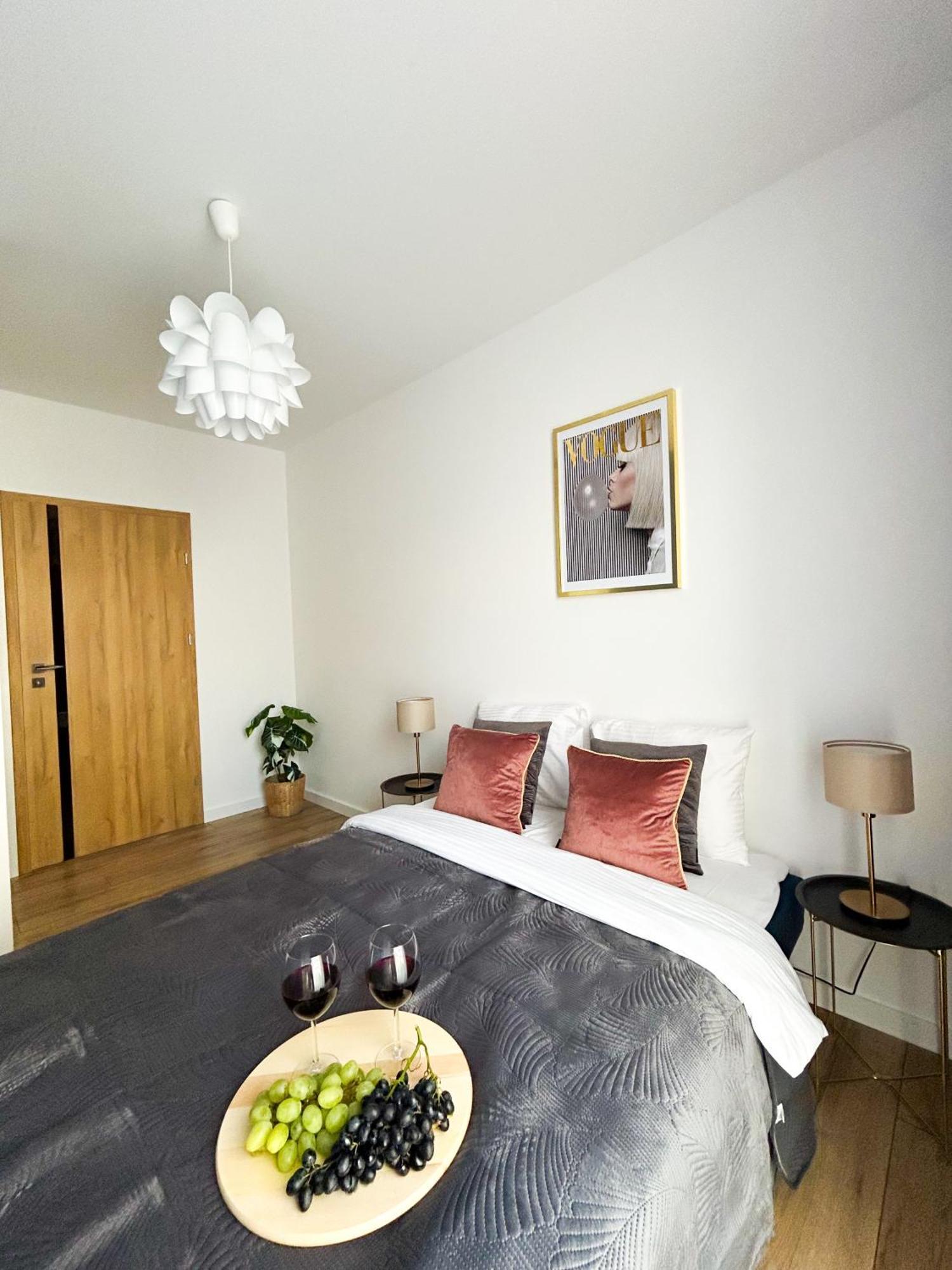 Lumina Stylish 3-Room Apart With Balcony Лодзь Екстер'єр фото