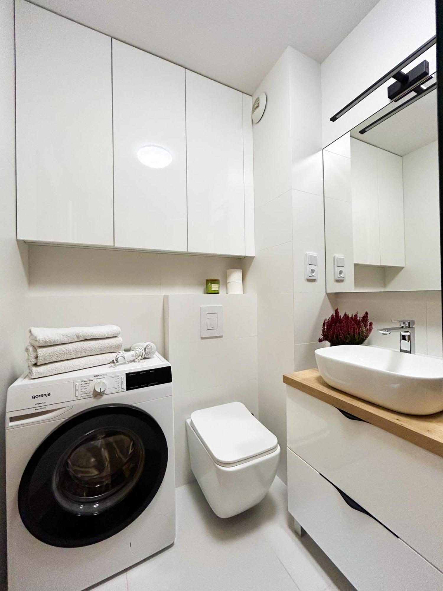 Lumina Stylish 3-Room Apart With Balcony Лодзь Екстер'єр фото