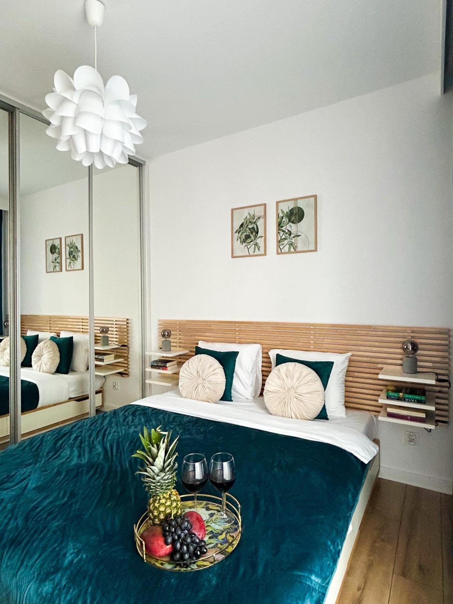 Lumina Stylish 3-Room Apart With Balcony Лодзь Екстер'єр фото
